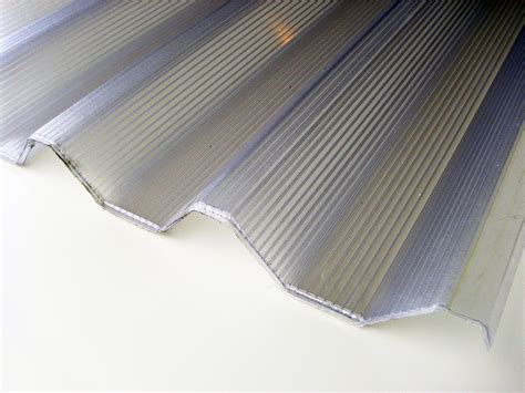 Installazione della copertura tetto in plastica, copertura tetto in pvc a pescara, assistenza per rasatura muri interni, lamiere coibentate da installare, lavori edili effettuati da racoa di aluservice serramenti di sfamurri g.è una ditta che realizza coperture coibentate e coperture per tetti a pescara. Guido De Vito - Lavorazione Lamiere - Montefredane | Avellino