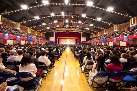 Click on this picture to visit! ニューヨーク交流会開催 李洪志先生が説法される（写真）