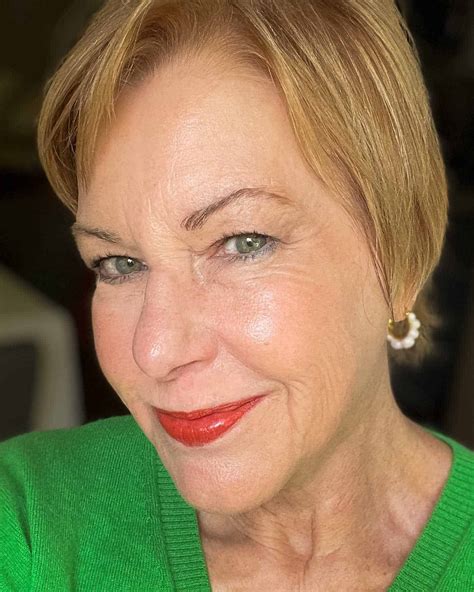 How To Wear Red Lipstick Over 60 Une Femme Dun Certain âge