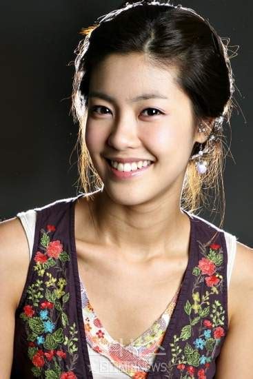 Afterward, she often starred in small roles in her early drama career such as sister of the sea (2005), princess. » Lee Yoon Ji » Korean Actor & Actress