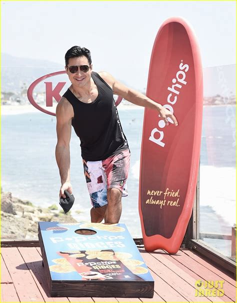 Mario Lopez Goes Shirtless For A Hula Hoop Competition Photo