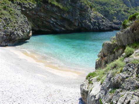 Guida utile alle spiagge più belle della costa del cilento, punta licosa, le spiagge di camerota e tutte le informazioni, consigli e opinioni per una vacanza al mare in. Cilento… ecco a voi le spiagge più belle del Giardino d ...