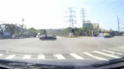 選擇地區： 請選擇 基隆 台北 新北 桃園 新竹 苗栗 台中 南投 彰化 雲林 嘉義 台南 高雄 屏東 宜蘭 台東. 車禍:小客車撞貨車(高雄林園沿海三路台17)20150429 - YouTube