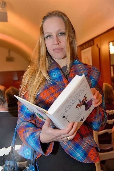 Austrian actress nina proll poses during a photocall for the television series 'vorstadtweiber' in hamburg, germany, 18 march 2015. nina proll | Deutschsprachig, Andreas