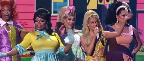 Kelsea Ballerini Invited Drag Queens To The Country Music Awards Stage