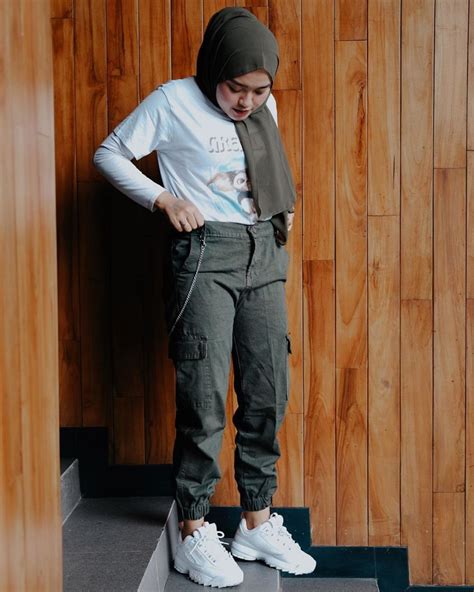 Ootd hijab lengan pendek kekinian part 2. 10 Inspirasi OOTD Hijab dengan Kaos Lengan Pendek ala ...