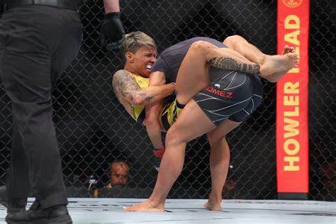 Video Amanda Lemos Gets Shocking Submission Win Over Michelle Waterson