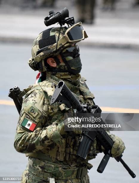 Mexican Special Forces Photos And Premium High Res Pictures Getty Images