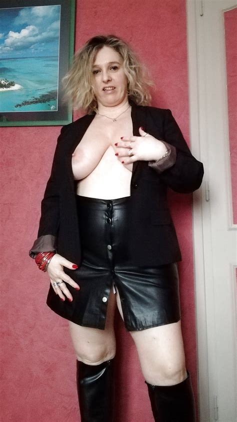 Cathy French Old Slut In Leather Skirt Photo X Vid Com