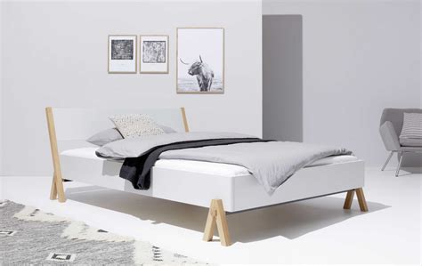 Um den eigenen schlafkomfort zu optimieren sollte auf hochwertige bettwäsche und auf ein individuell angepasstes bett geachtet werden. designwebstore | BOQ Bett weiss | 140 x 200 cm | mit ...