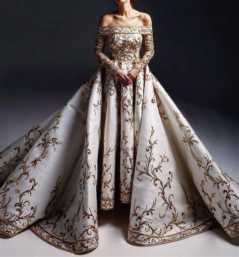 Pin By Nadia On 漂亮的衣服 In 2020 Fantasy Dress Fantasy Gowns Dresses