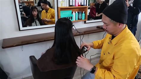 However, if you do enough research short hair in front is a wonderful way to direct the attention to the long hair in the back. Teen With Guinness Record For World Longest Hair Cuts It - ViralTab