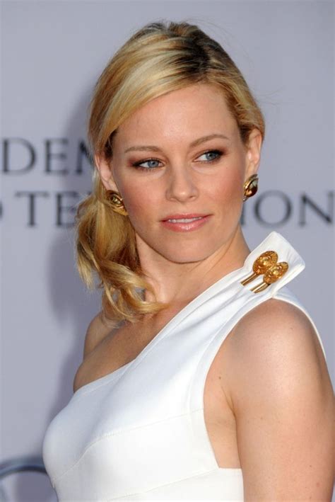 Elizabeth Banks Is The Height Of Glamour In Her Gold Pumps At