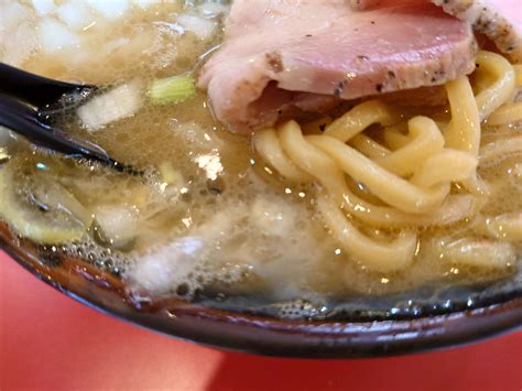 和田町「どんとこい家」昼めしセットに生ニラ玉ねぎトッピングを食べる。朝4時から営業するハイクオリティとコスパ最高の家系ラーメン！ 食べ歩き