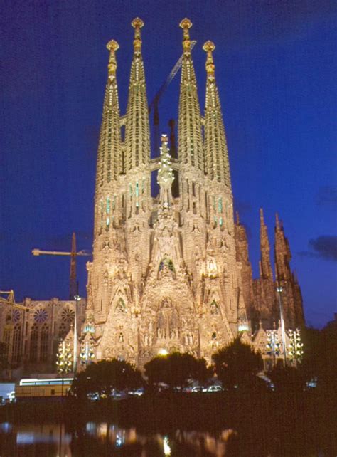 Web oficial de la sagrada família. Viajar a Barcelona: Visitar la Sagrada Familia
