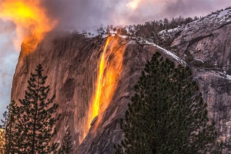 Flaming Waterfall In Yosemite Leaves Visitors Stunned