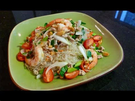 Hot thai kitchen сезон 1 • серия 203. Glass Noodle Salad (Yum Woon Sen) ยำวุ้นเส้น - Hot Thai ...