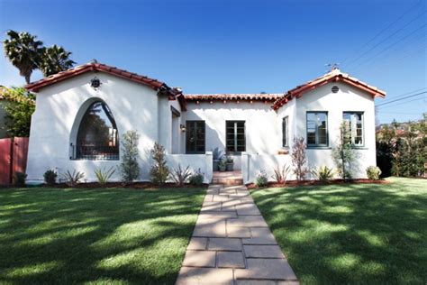 A Sweet Bungalow Gets A Full Renovation Spanish Style Homes Spanish Bungalow Hacienda Style