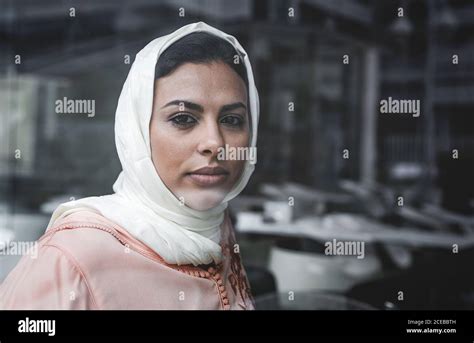 Nice Moroccan Woman With Hijab And Typical Arabic Dress Stock Photo Alamy