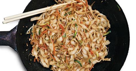Chi you chao mian (soy sauce. Everyday Fried Noodles (Tian Tian Chao Mian) | Main course ...