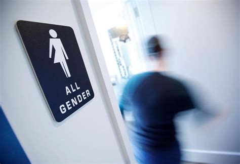 North Carolina Transgender Law Violates Civil Rights Law Us Reuters
