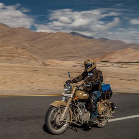 Browse millions of popular royal enfield wallpapers and ringtones on zedge and personalize your phone to suit you. Classic 500 Desert Storm - Colours, Specification, Reviews ...