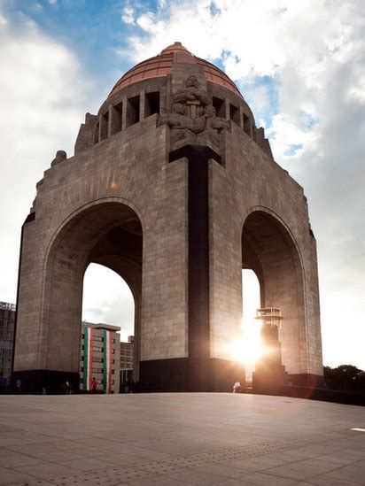 El monumento exalta la manifestación en el país y a las víctimas en medio del paro nacional. Monumento a la Revolución mexicana: la historia detrás del ...