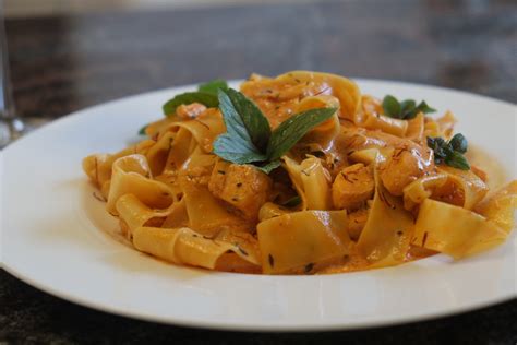 Tagliatelle mit Lachs - Sahne-Soße Rezept mit Bild