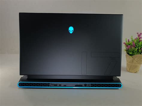 Alienware M17 R2 Review Theres Light On The Dark Side Of The Moon