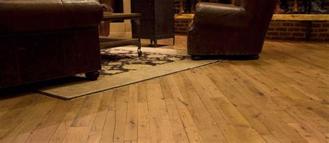 Distressed Hardwood Flooring 9 Design Ideas With A Cozy Distressed Look