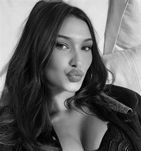 Pin En Bella Hadid Sesión De Fotos De Moda Fotografia De Modas