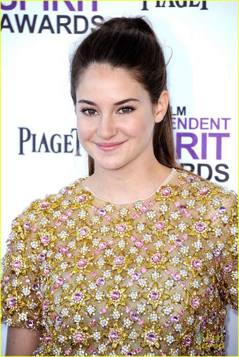 Shailene Woodley Wins At Spirit Awards 2012 Photo 461440 Photo