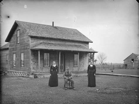 20 Interesting Victorians In Front Of Their Houses Old Photos Old