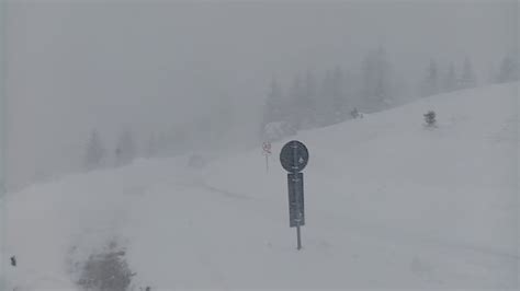 Sneg Na Goliji Pada DuŽe Od Šest Sati Na Pojedinim Mestima Visina