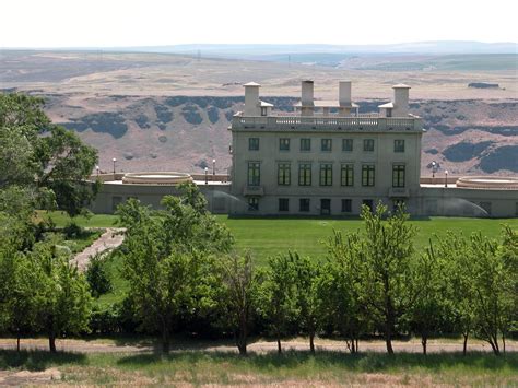 Cabin rentals in beautiful riverfront destinations. Discover the History and Art of the Gorge | Columbia river ...