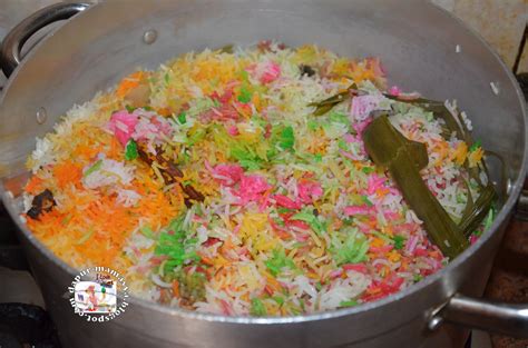 Mau tahu solusi pertanyaan tebak gambar? Dapur Mamasya: Nasi Minyak Hujan Panas & Rendang Hitam Sedap