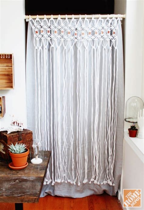 This diy macrame curtain is a great way to enhance an opening and even provide some coverage, while still keeping things breezy and open. 12 DIY Macramé Curtains Patterns | Macrame Door Curtain