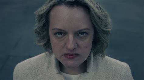 why elisabeth moss ended season 5 of handmaid s tale with that strange look