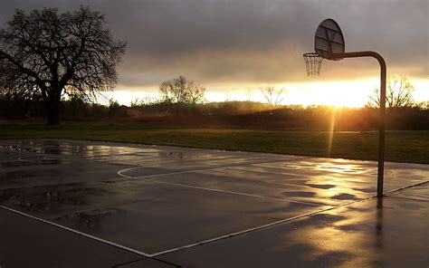 バスケットボール、 スポーツ、 スポーツ、 バスケットボールコート、 日没、 フープ、 ウェット、 Hdデスクトップの壁紙