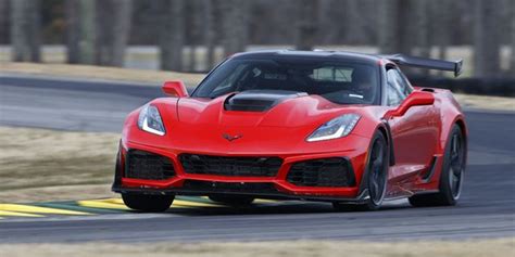 2019 Corvette Zr1 Does 0 60 In 285 Seconds Hits 100 In Six Seconds Flat