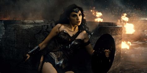 Gal Gadot Says She Couldnt Even Breathe In Her Original Wonder Woman Costume Business Insider