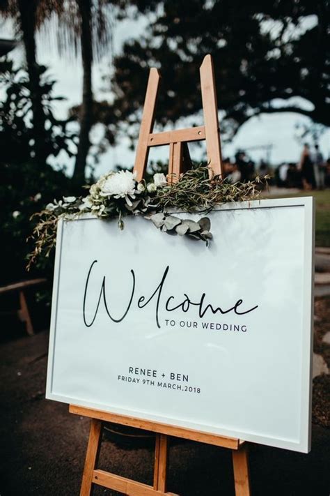 22 Brilliant Wedding Entrance Sign Ideas To Shine In 2020 Wedding