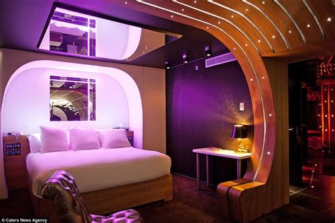 Mirror On Ceiling Above Bed Hotel Mirror Ideas