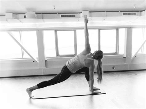Wir beantworten deine fragen und zeigen dir passende gymnastikübungen, die spaß machen, und die leicht zuhause. Tägliche Yoga Übungen für Zuhause | Yoga übungen ...