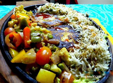 Another cottage cheese sauce with a unique personality features walnuts, basil, and spinach in addition to cottage cheese and a little grated romano or parmesan. Foodies!!!: Cottage cheese sizzlers with Green Rice ...