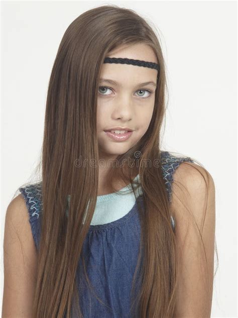 Retrato Adolescente Da Menina Foto De Stock Imagem De Jeans Vestido
