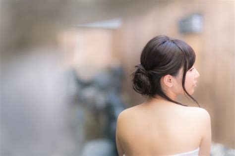 温泉行きたい！ けど、女友だちに裸を見られるのは恥ずかしい？ 478％が「恥ずかしい」と回答！｜「マイナビウーマン」