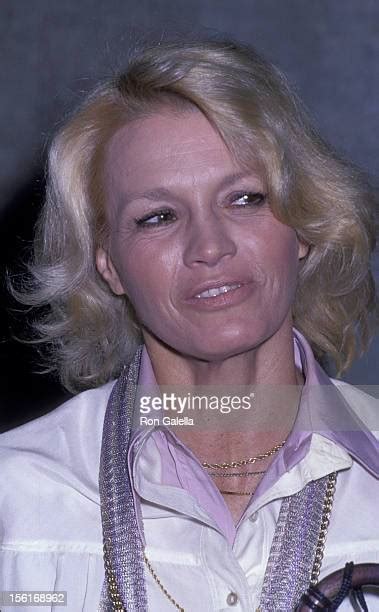 Angie Dickinson At A Taping Of The David Frost Show 1978 Stock Fotos Und Bilder Getty Images