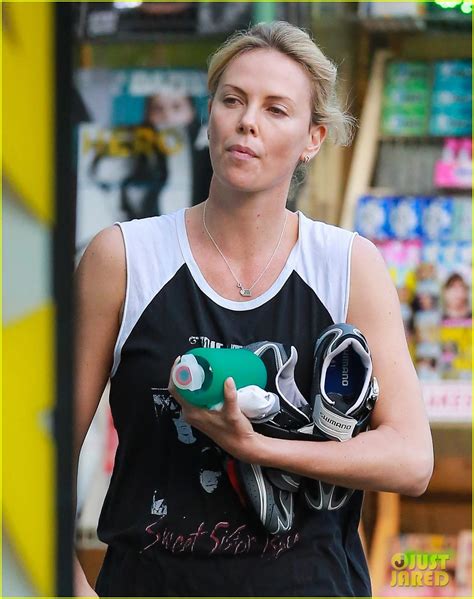 Charlize Theron Steps Out For First Time Since Sean Penn Split Photo