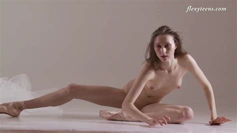 Natural Tits Ksyuha Zavituha Doing Nude Gymnastics Free Porn Videos